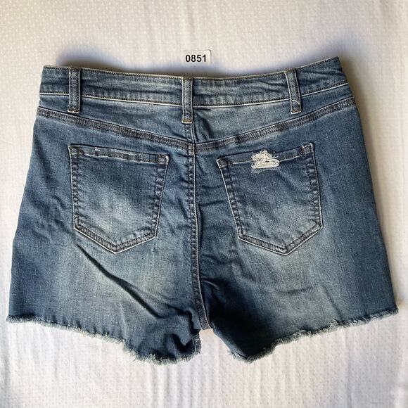 Vanilla Star Women’s Frayed Denim Mid Rise Shortie size 11, Blue - Picture 9 of 10